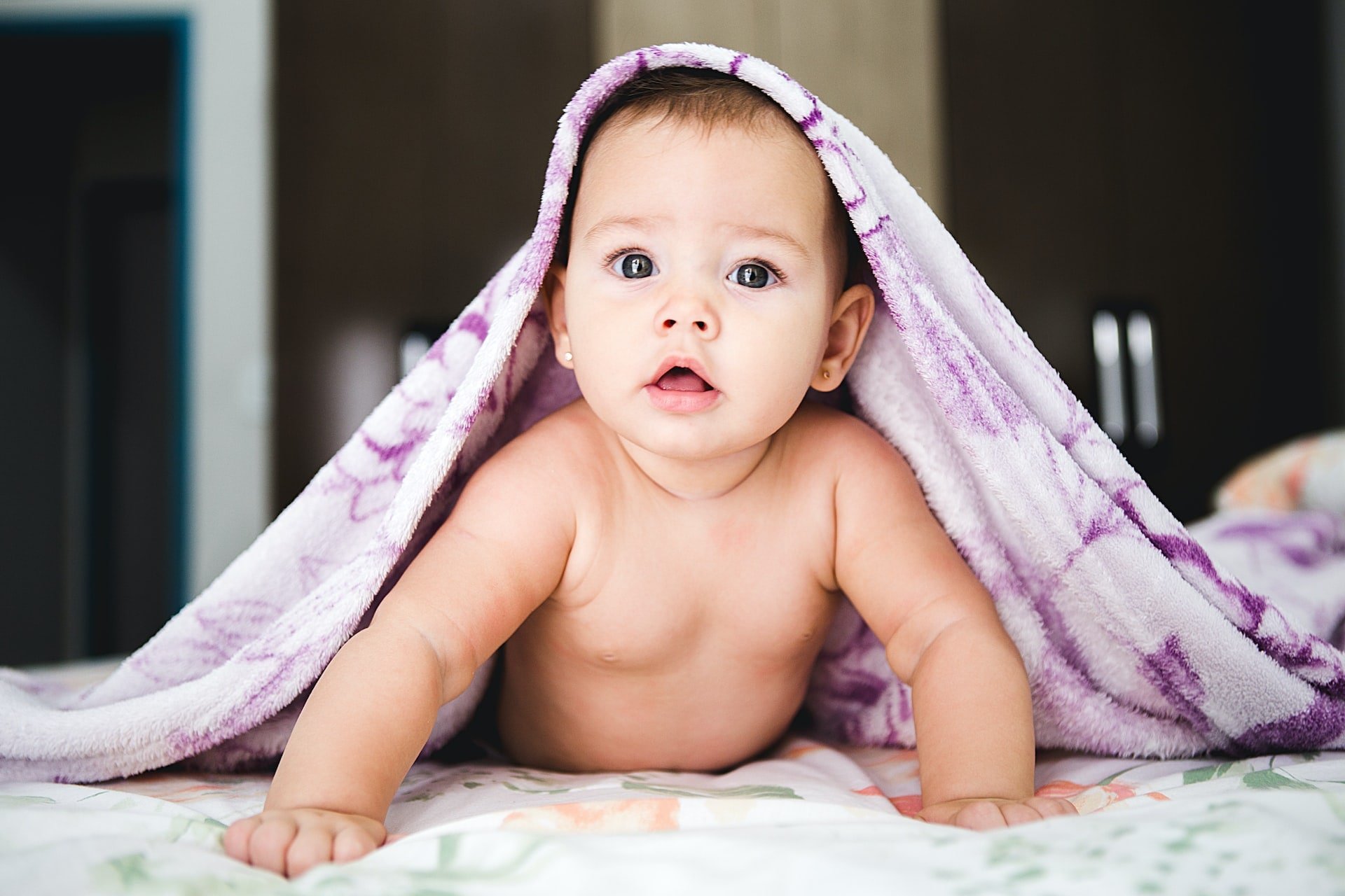 bebe sorprendido